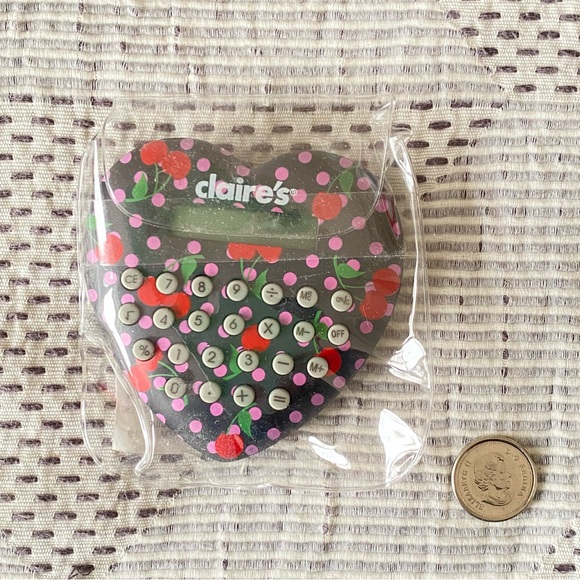 Claire’s mini heart shaped calculator 💙 - Picture 4 of 4